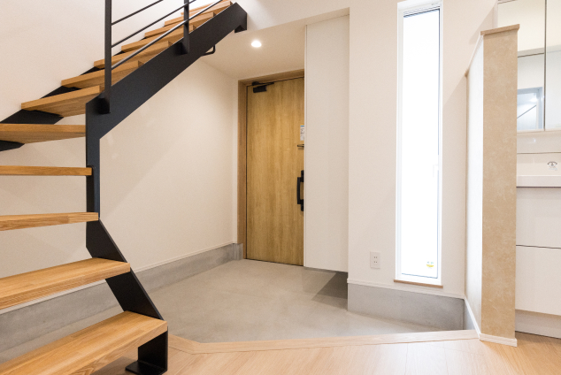 アイアンデザインの階段手すり